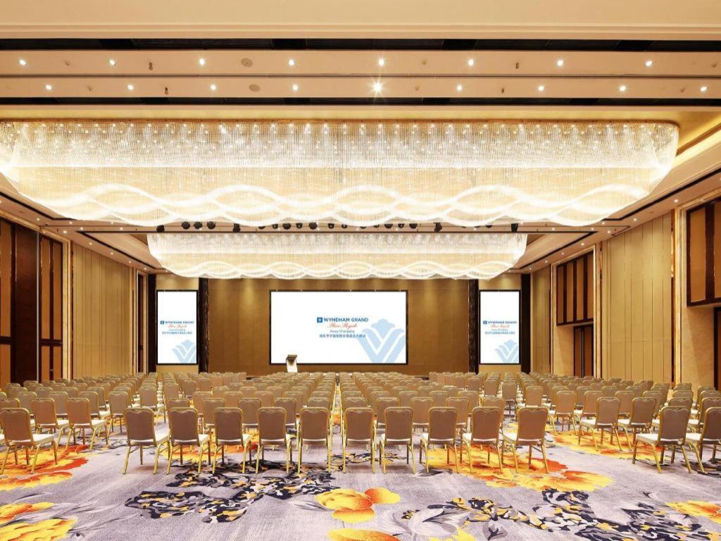 Wyndham Grand Plaza Royale Huayu Chongqing Hotel Exterior foto