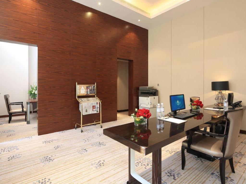 Wyndham Grand Plaza Royale Huayu Chongqing Hotel Exterior foto
