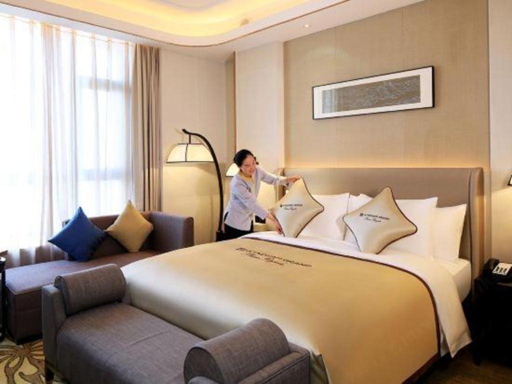 Wyndham Grand Plaza Royale Huayu Chongqing Hotel Exterior foto
