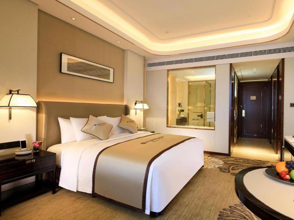 Wyndham Grand Plaza Royale Huayu Chongqing Hotel Exterior foto