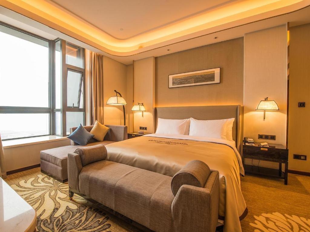 Wyndham Grand Plaza Royale Huayu Chongqing Hotel Exterior foto