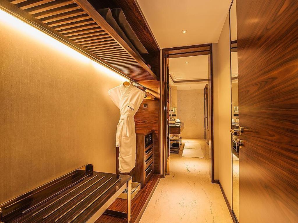 Wyndham Grand Plaza Royale Huayu Chongqing Hotel Exterior foto