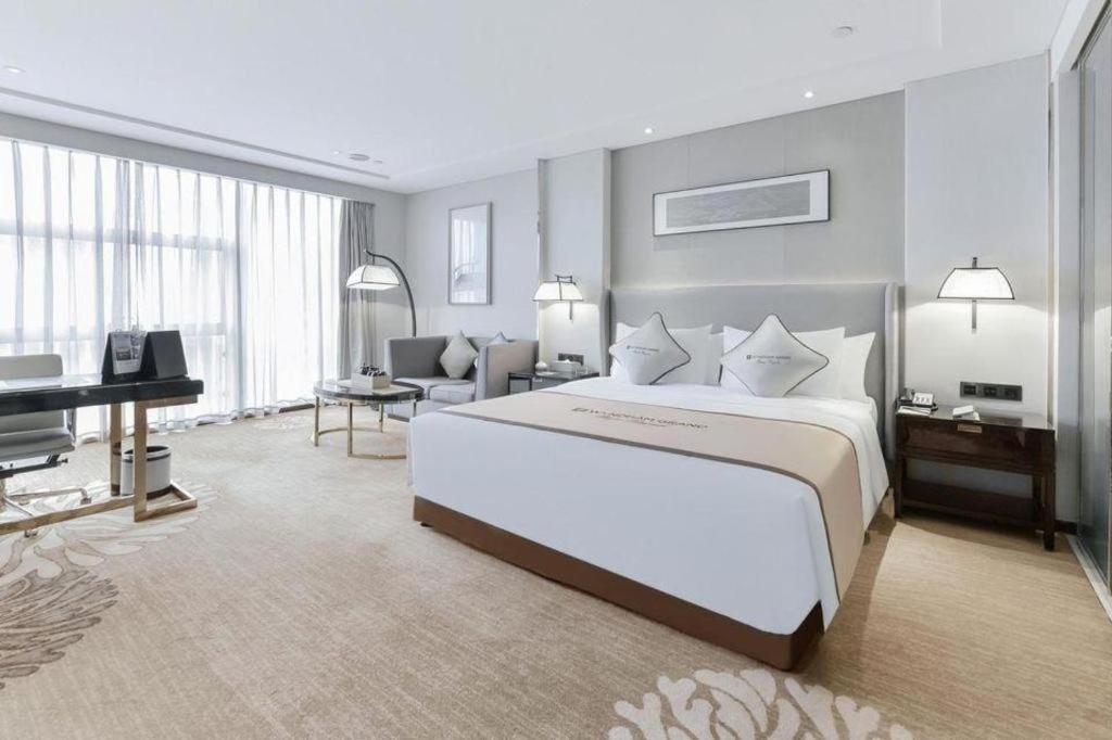 Wyndham Grand Plaza Royale Huayu Chongqing Hotel Exterior foto